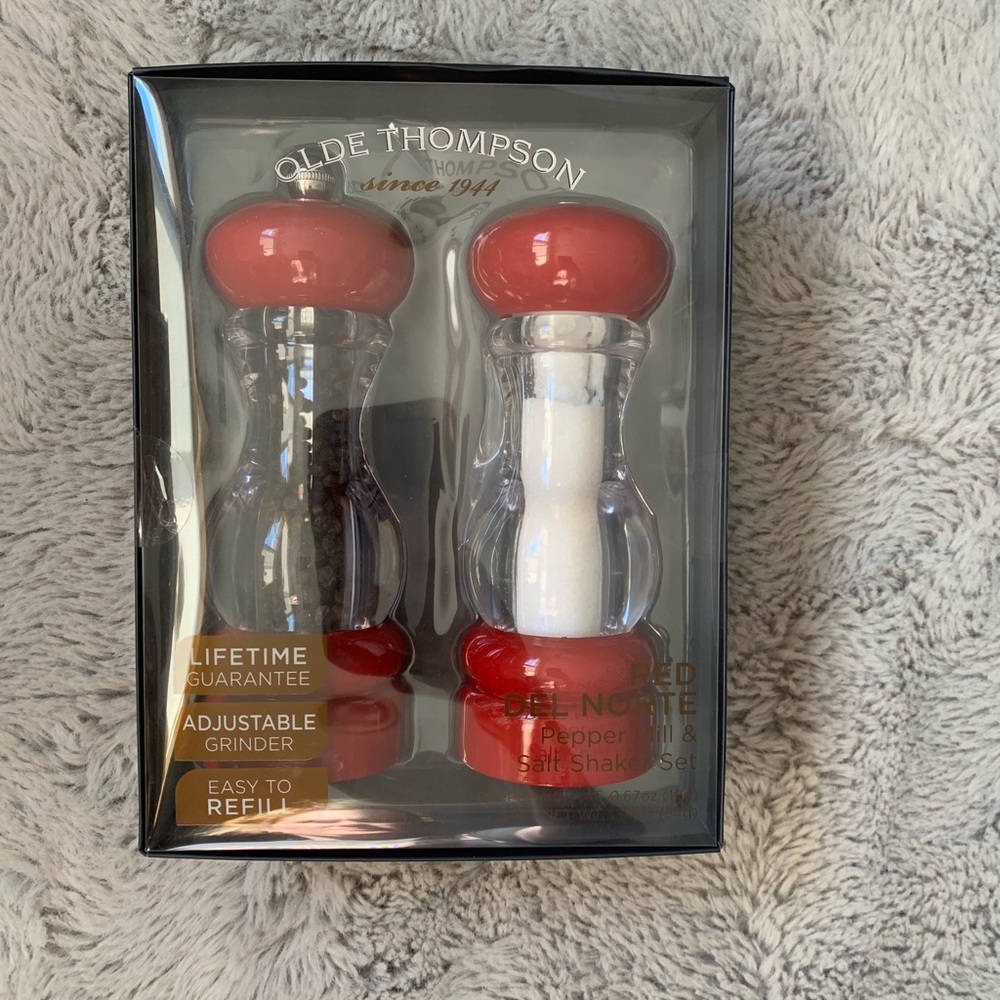 Salt Shaker & Pepper Mill